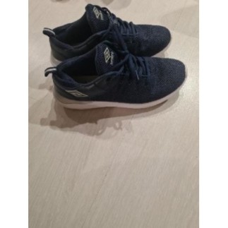 Baskets Umbro taille 37...
