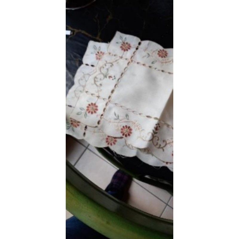 2 napperons brodés