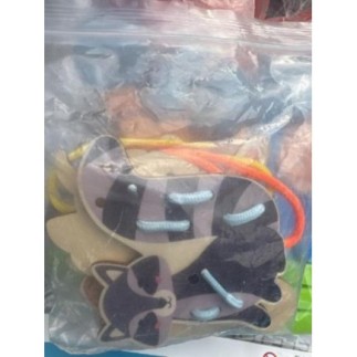 Jeu enfant dextérité lacets 