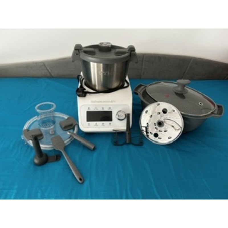 Robot-cuiseur compact cook/pro état neuf et complet. Cet appareil n'a servi que deux fois. La plupar