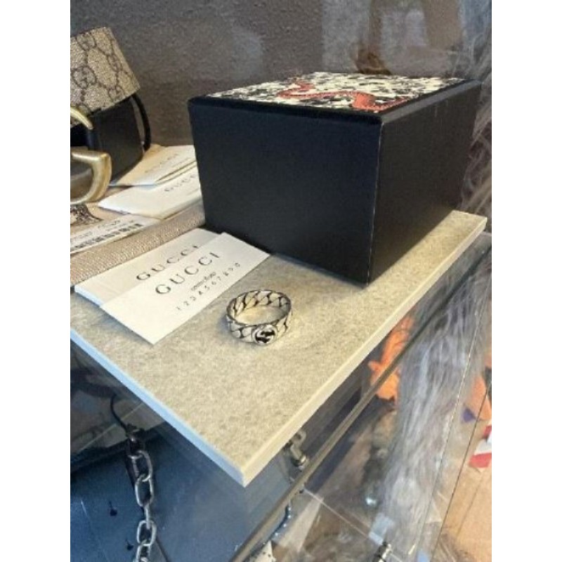 Bague Gucci en argent (t.16) VALEUR 380€