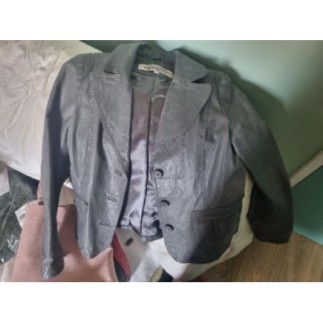 Blazer gris en cuir...