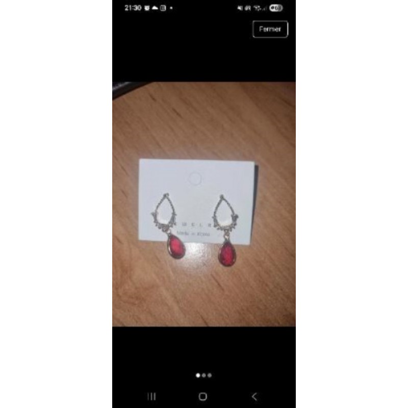 Paire de boucles d'oreilles en argent doré avec goutte rouge rubis