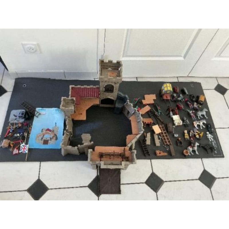 Grand château fort playmobil avec chevaliers