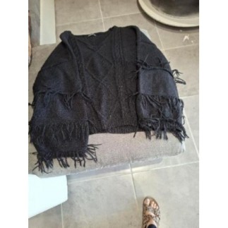 pull noir à frange T.XXL