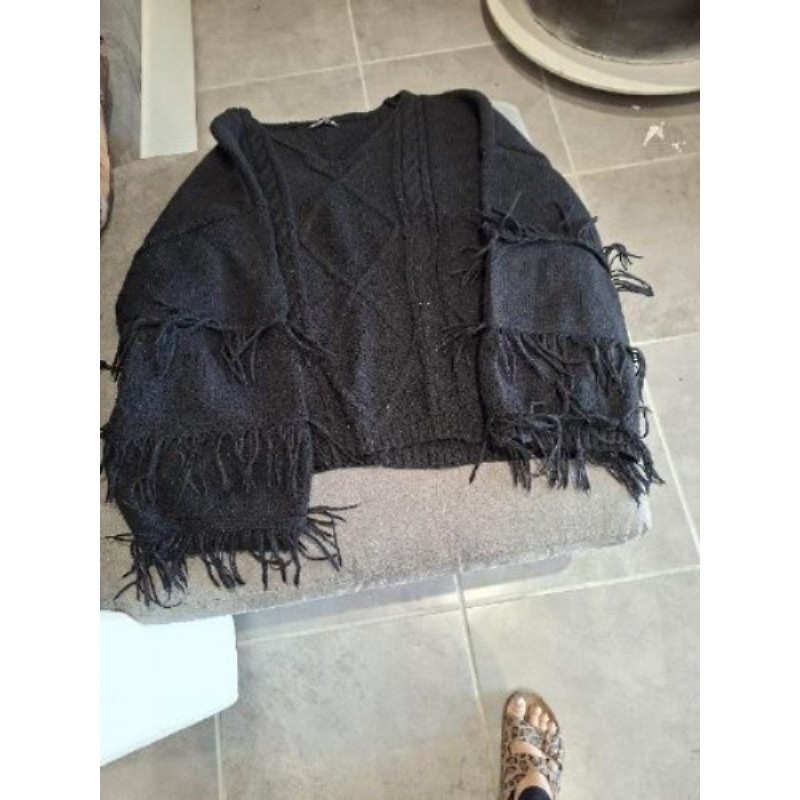 pull noir à frange T.XXL