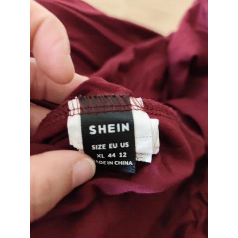 Robe bordeaux ( se porte sur les épaules) shein taille XL 