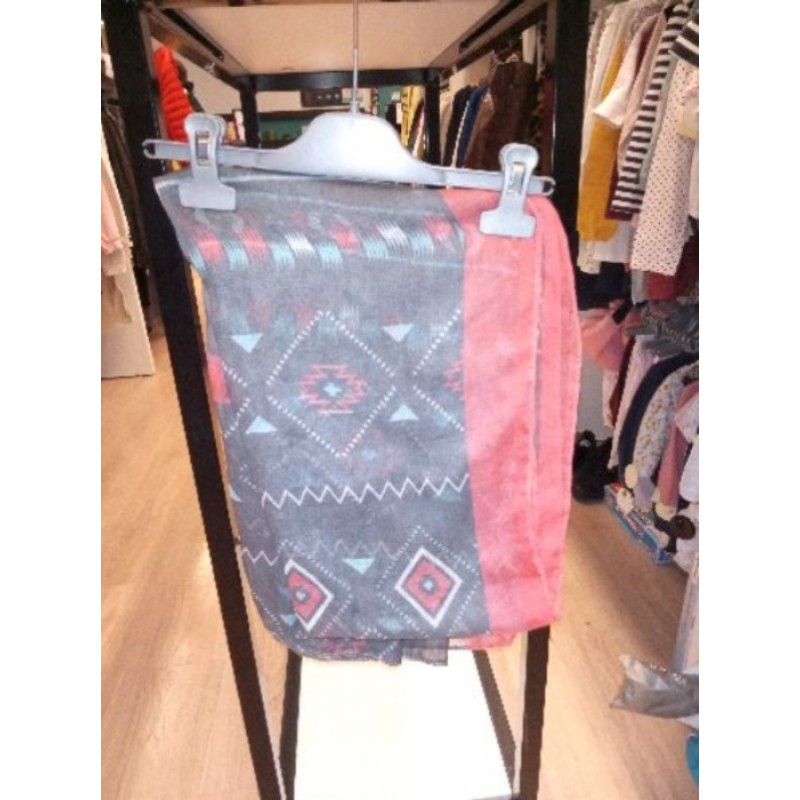 Foulard gris motifs géometrique