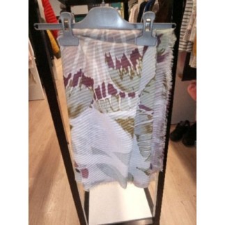 Foulard motif feuillage...