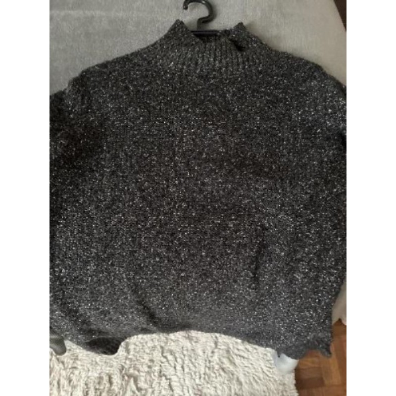 Pull gris en laine taille 42
