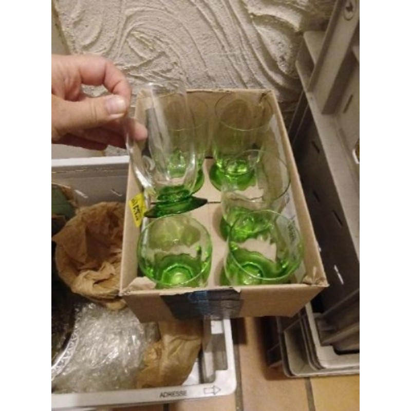 6 verres à pied vert