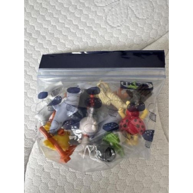 Lot de divers jouets Kinder surprise 