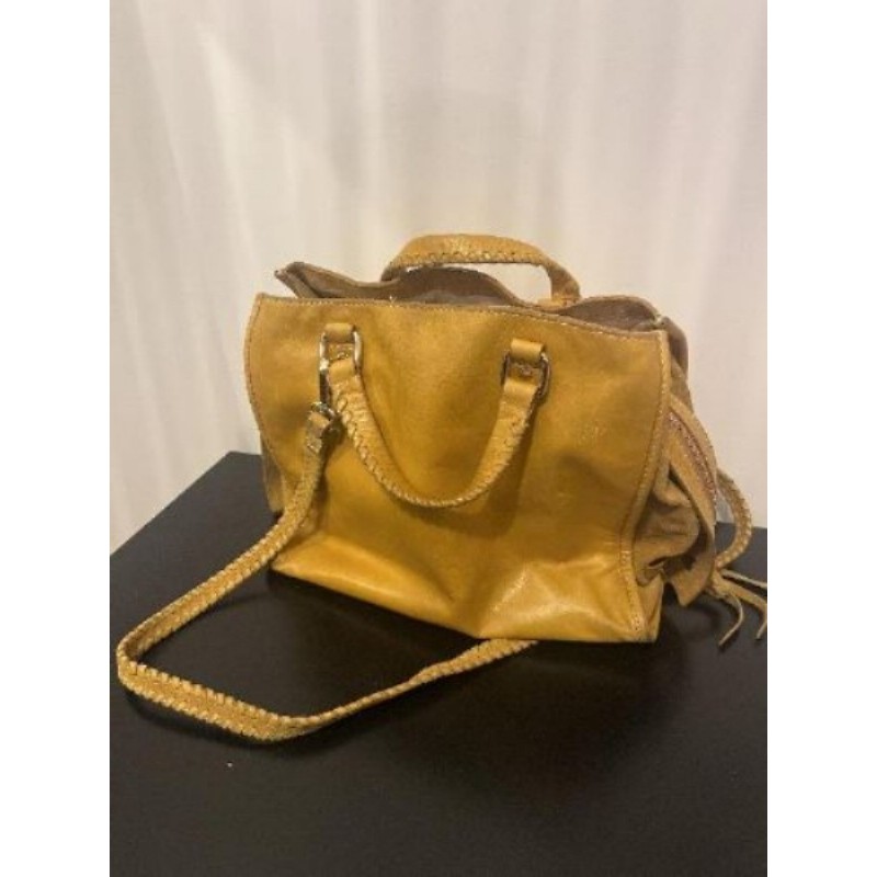 Sac à main couleur moutarde 