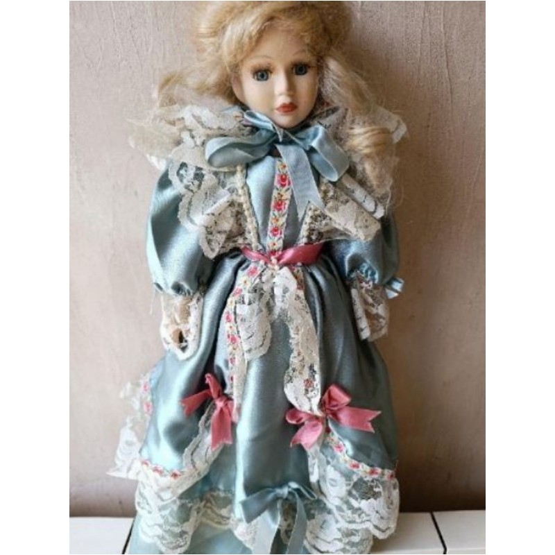 poupée porcelaine