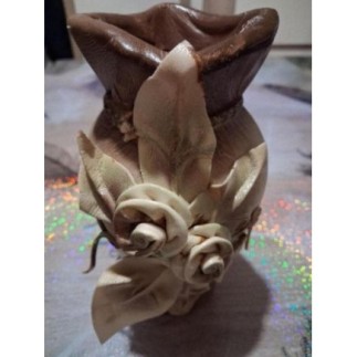 Vase recouvert de cuir