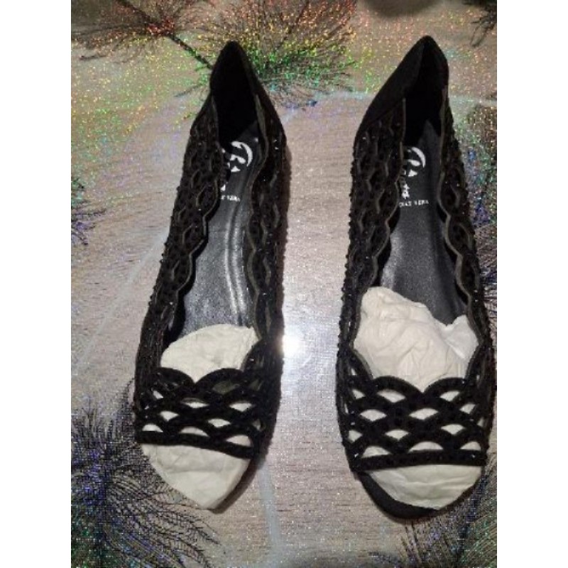 Chaussures noir avec strass  marque Bata taille 38 neuve 