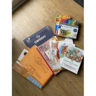 Lot 9 pieces dessin, loisir...