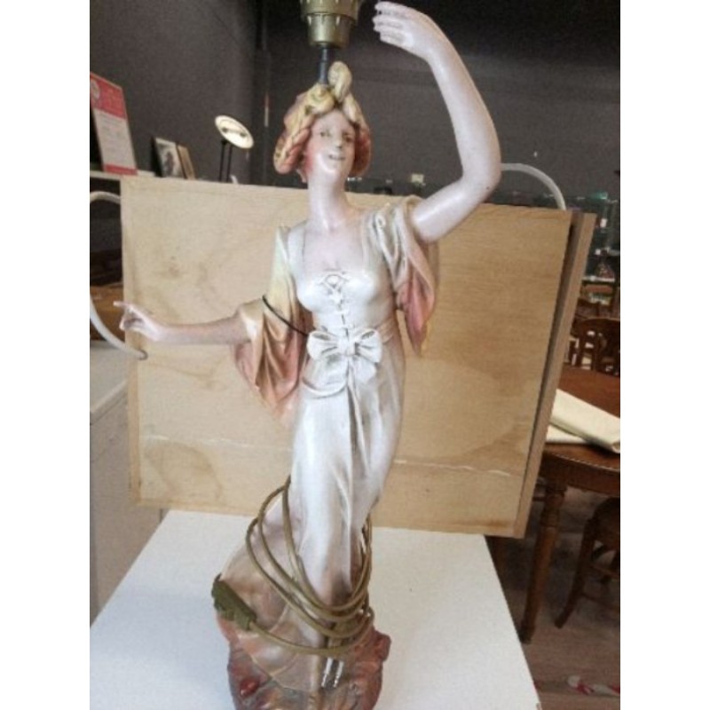 Lampe sculpture style art nouveau signé