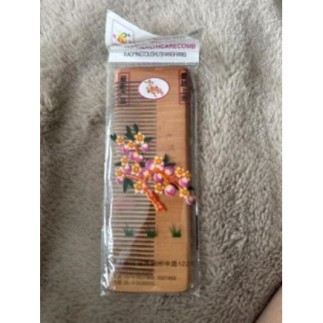 Peigne en bois cheveux neuf 