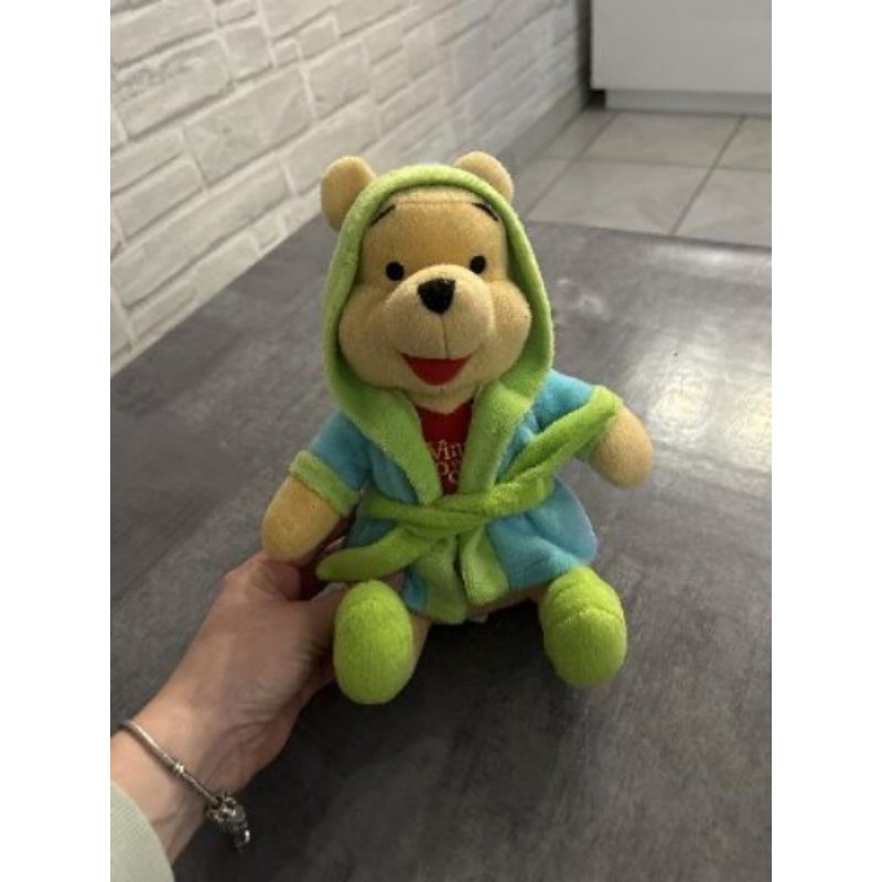 Peluche Winnie avec robe de chambre 